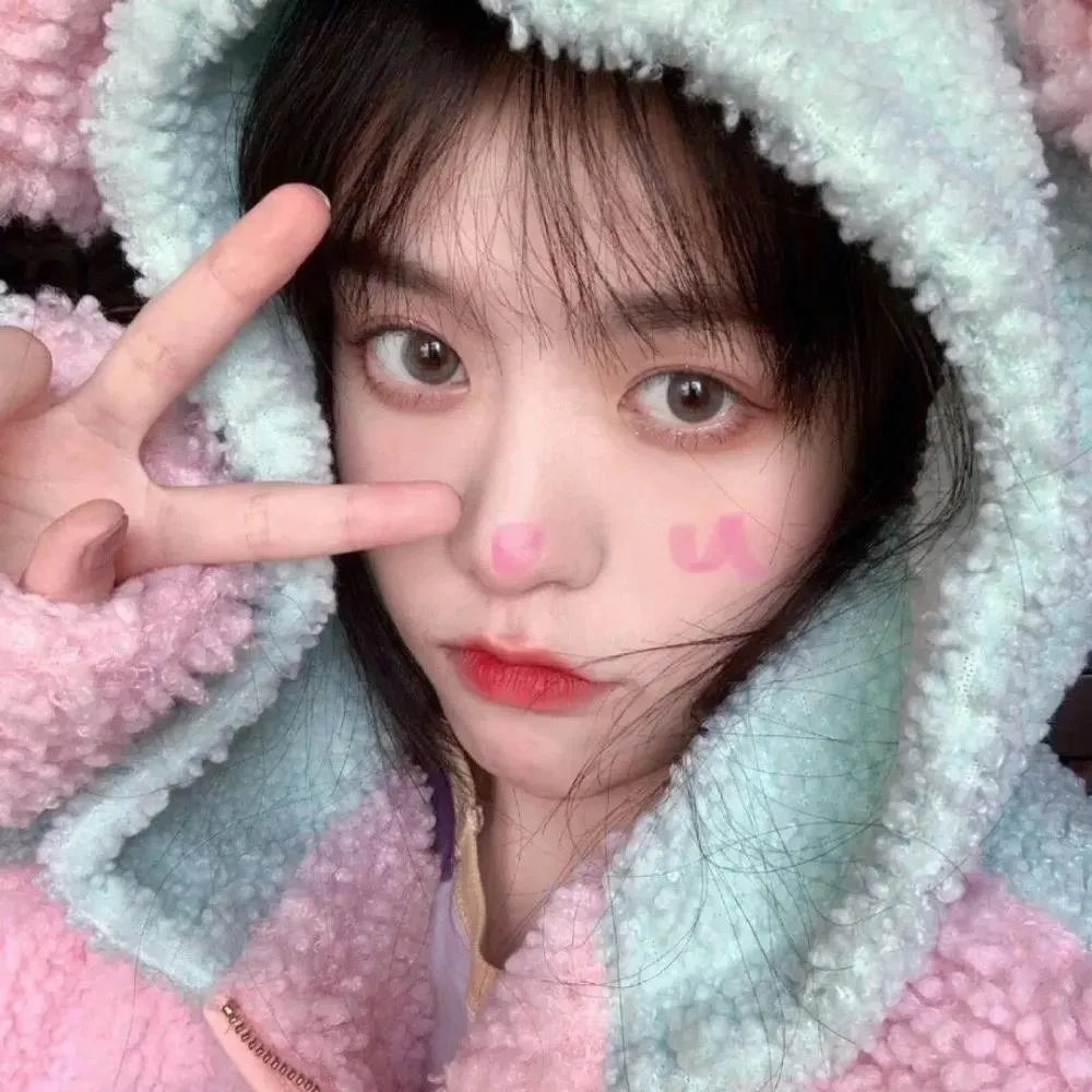 三个摩登女性